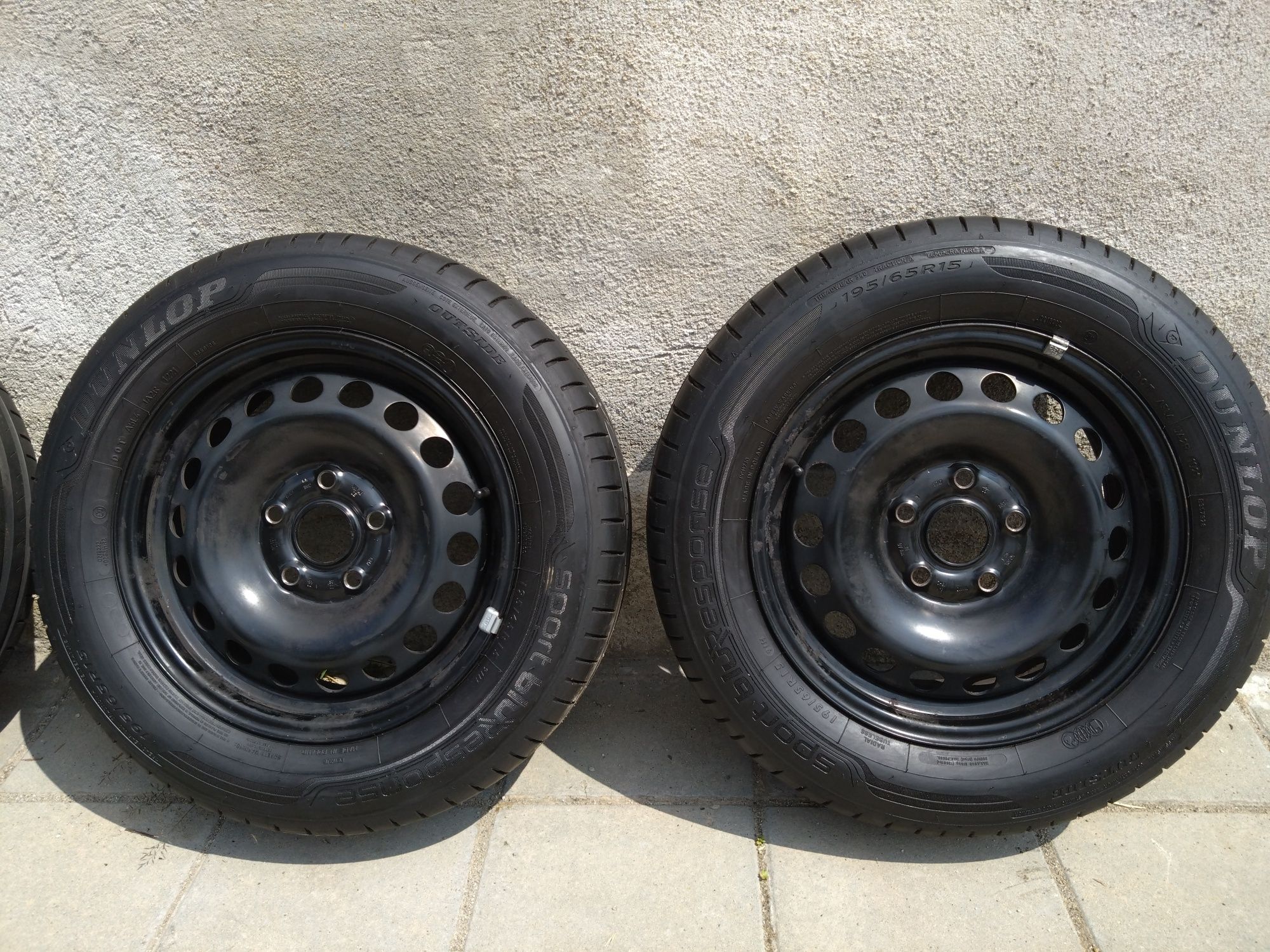 Гуми  Dunlop 195/65/15 с джанти за 80 лева бройката