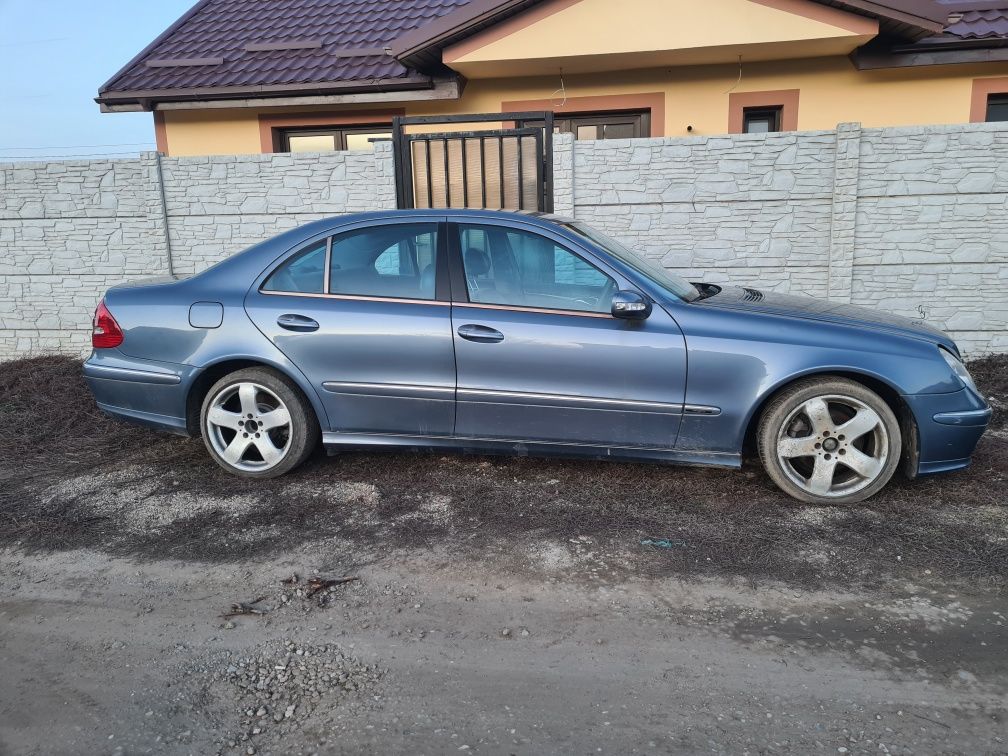 Mercedes Benz E class 2003 w211