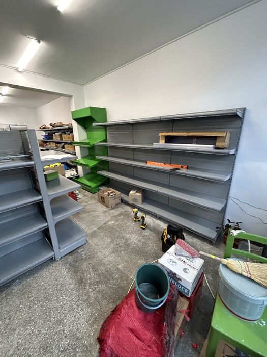 Rafturi pentru magazin!