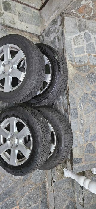 jante cu cauciucuri iarna  205 60 R16 iarna