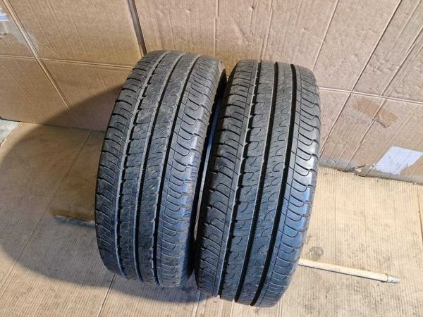 2 Goodyear R15C 205/65
летни бусови гуми DOT1117