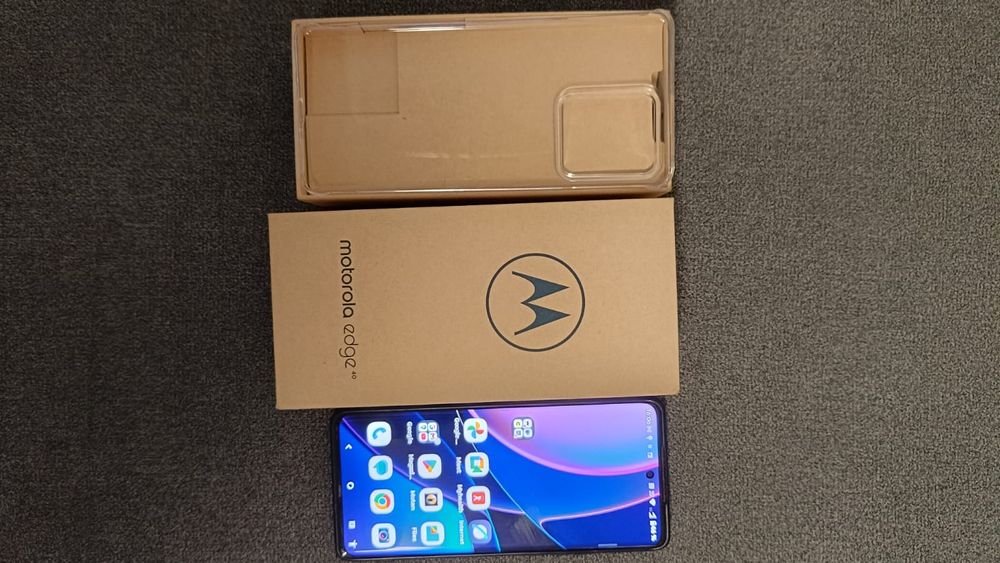 Vând Motorola edge 40