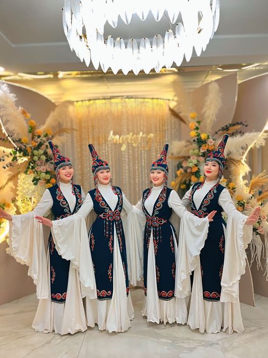 Танцевальный костюмы
