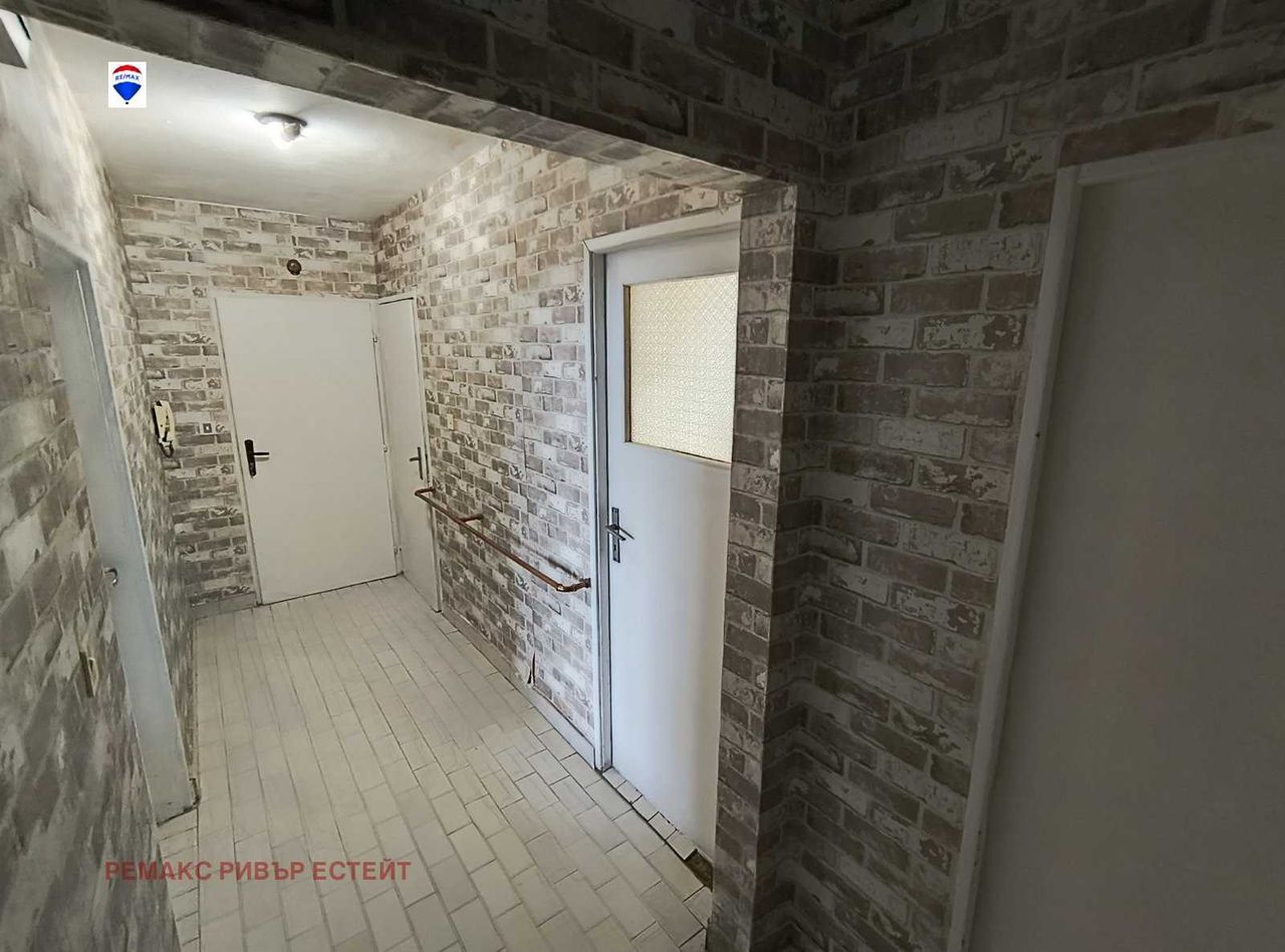 Продава се Тристаен апартамент в Русе, Централен южен район - 79 кв.м за 949 €/кв.м - Снимка #10