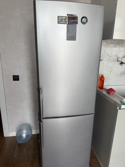 Холодильник Samsung