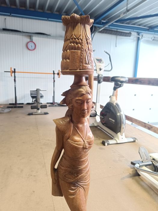 Голяма дървена статуетка от масивно дърво!