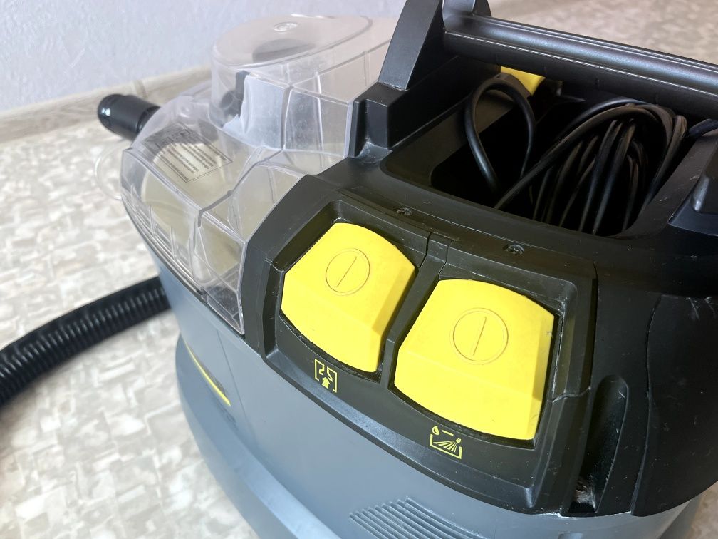 Пылесос моющий Karcher