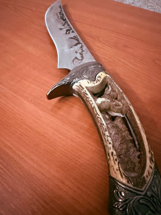 Сувенирен красив нож подходящ и за подарък