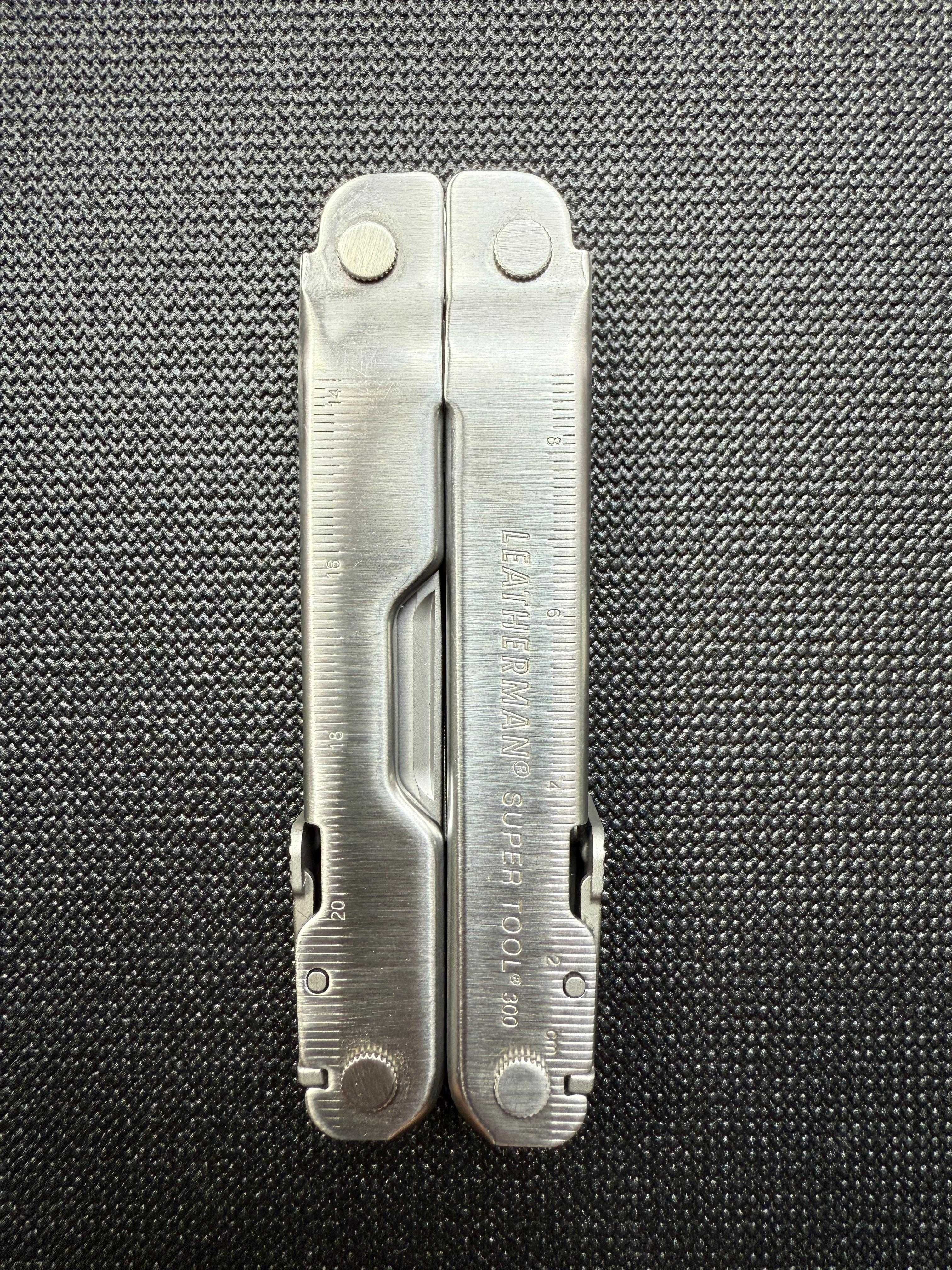 Vand multi-tool Leatherman Super Tool 300 cu teaca molle
