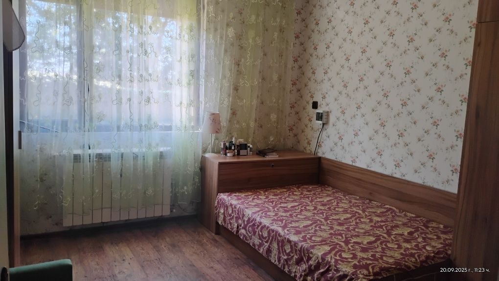 Продавам къща с двор