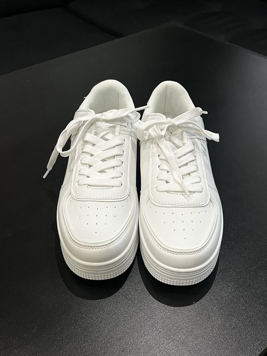 Чисто бели нови кецове 41 номер