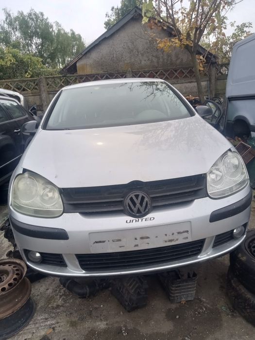 Dezmembrez Volkswagen Golf V