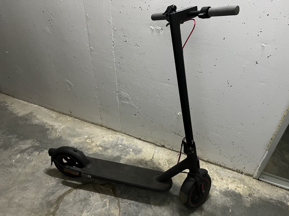 Trotinetă Electrică Xiaomi 4 Pro - Stare foarte bună