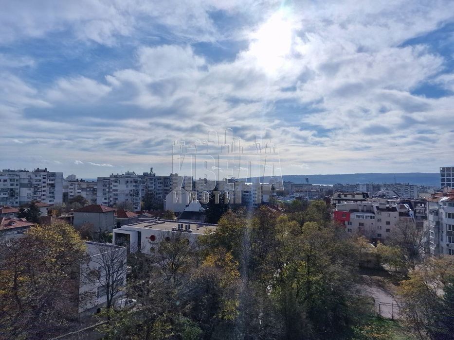 Продава се Двустаен апартамент в Варна, Цветен квартал - 64 кв.м за 1922 €/кв.м - Снимка #11