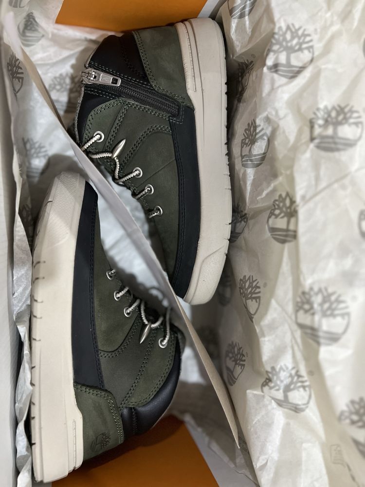Обувь на мальчика , в идеальном состоянии. Timberland