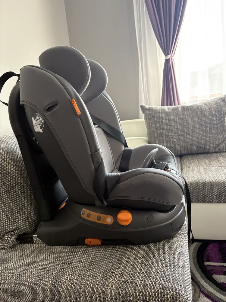 Scaun auto CHICCO Aroundu Rotativ 360 Isofix 0-18 kg - folosit