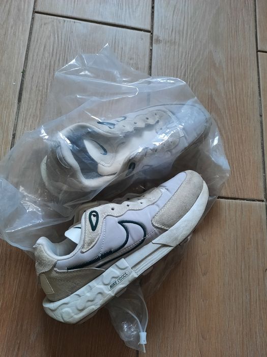 Отдам одежду куртки кофты обувь