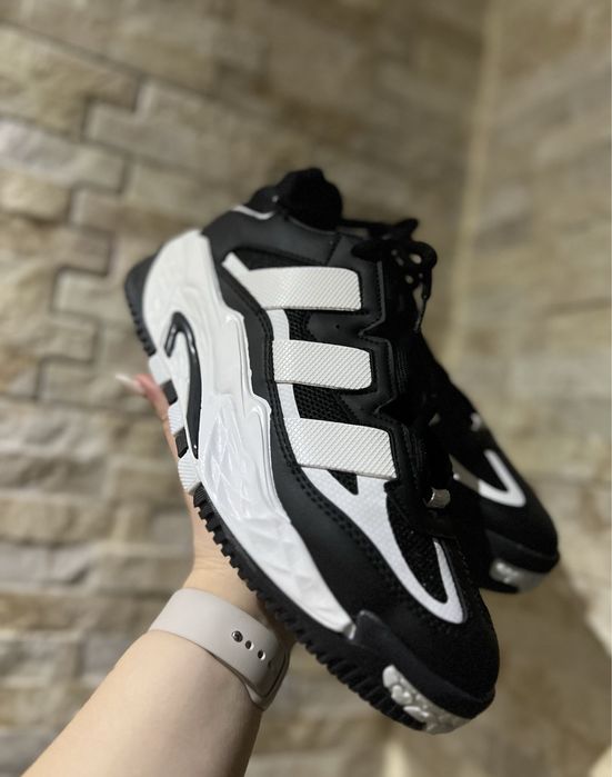 Adidas boost черно и бяло