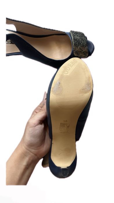 Tocuri elegante Guess