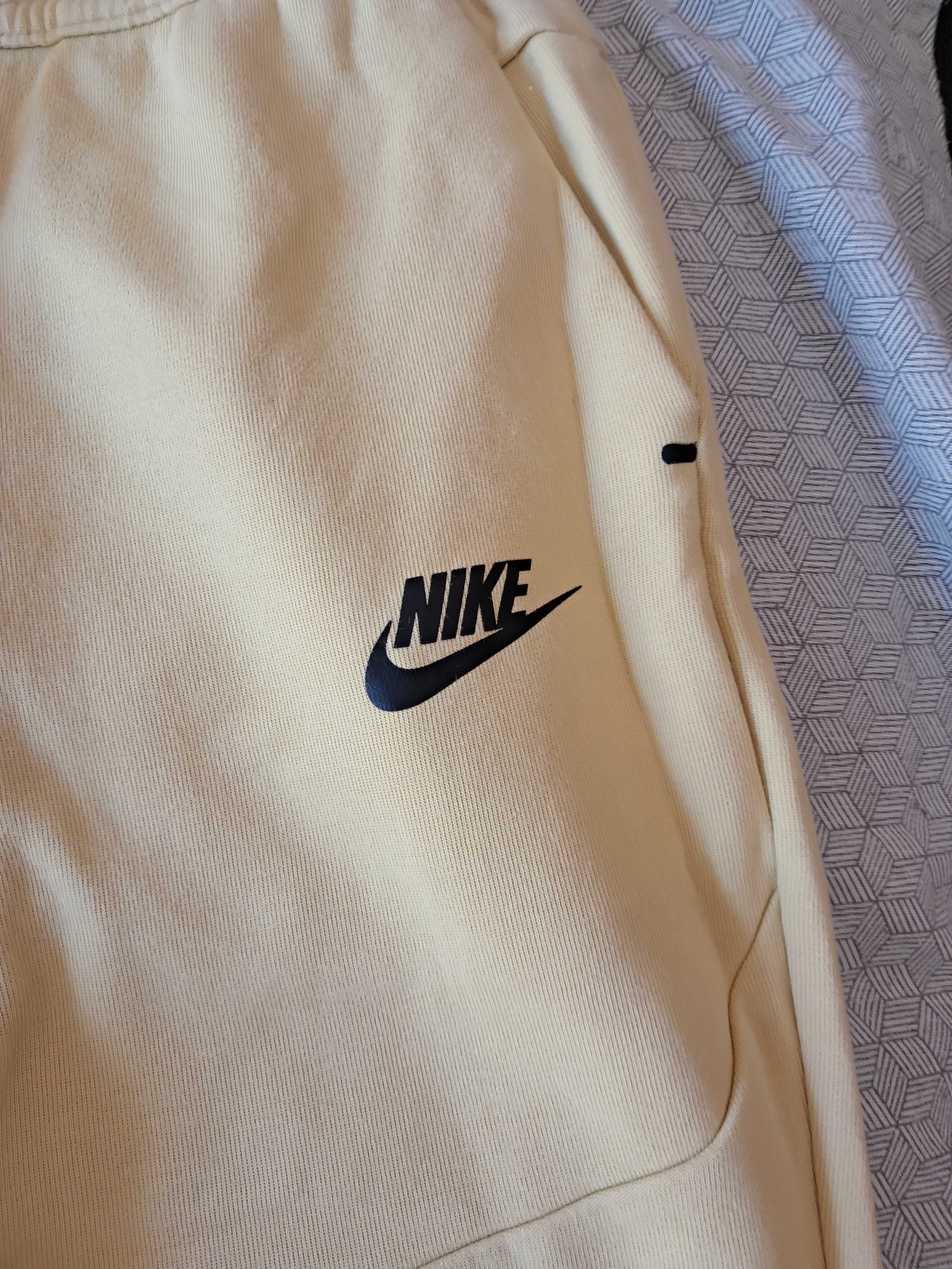 Nike Tech Fleece