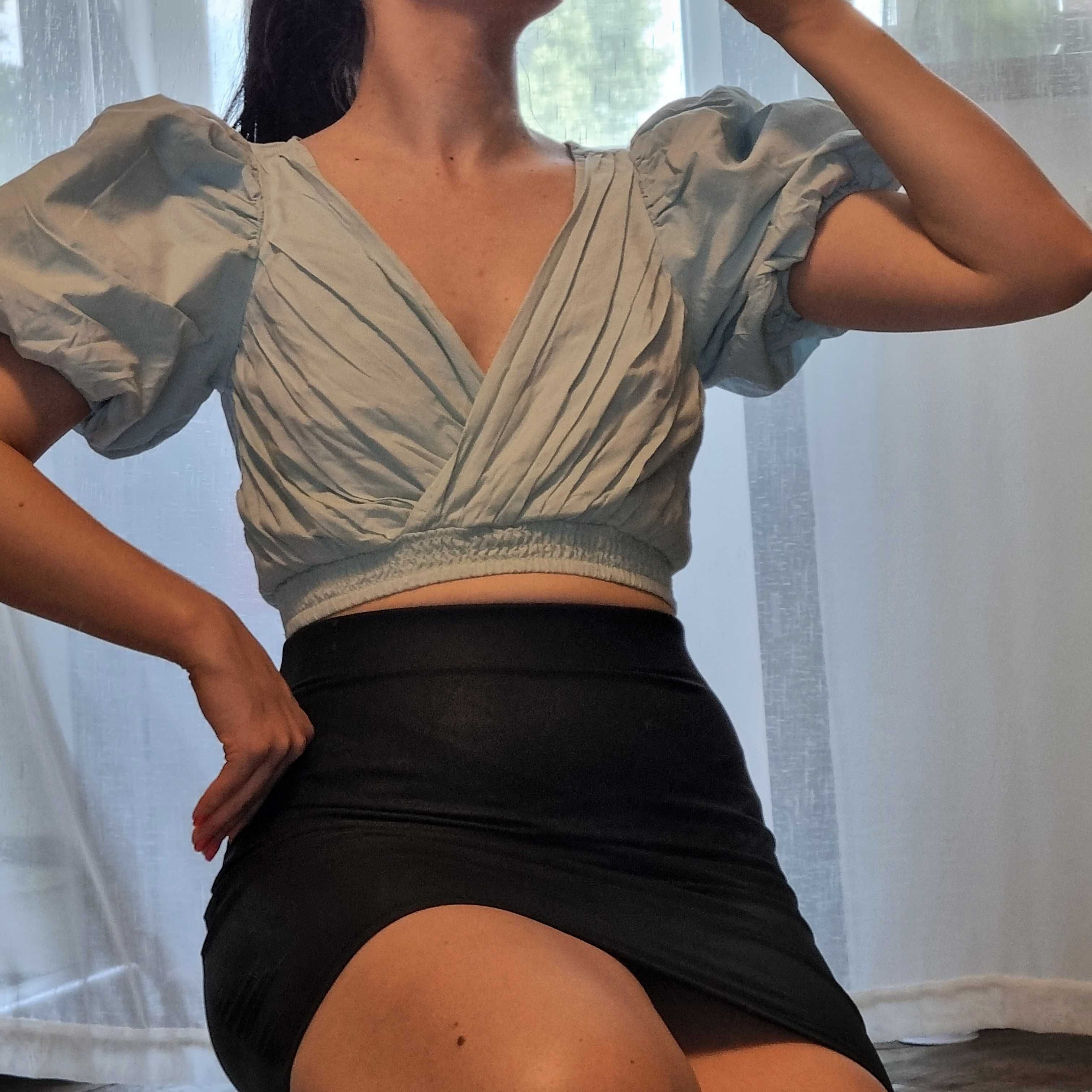 Bluză Pull and Bear cu maneci bufante, marime S