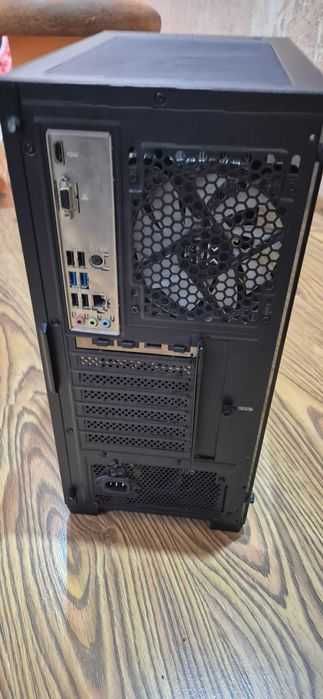RTX 4060 + i5-12400 + 2 ТБ SSD + 8 ГБ DDR4 Идеальное состояние