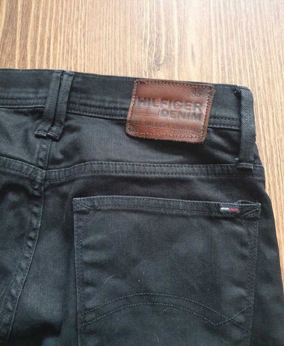 Blugi negri Tommy Hilfiger Denim - femei - mărimea 29/34