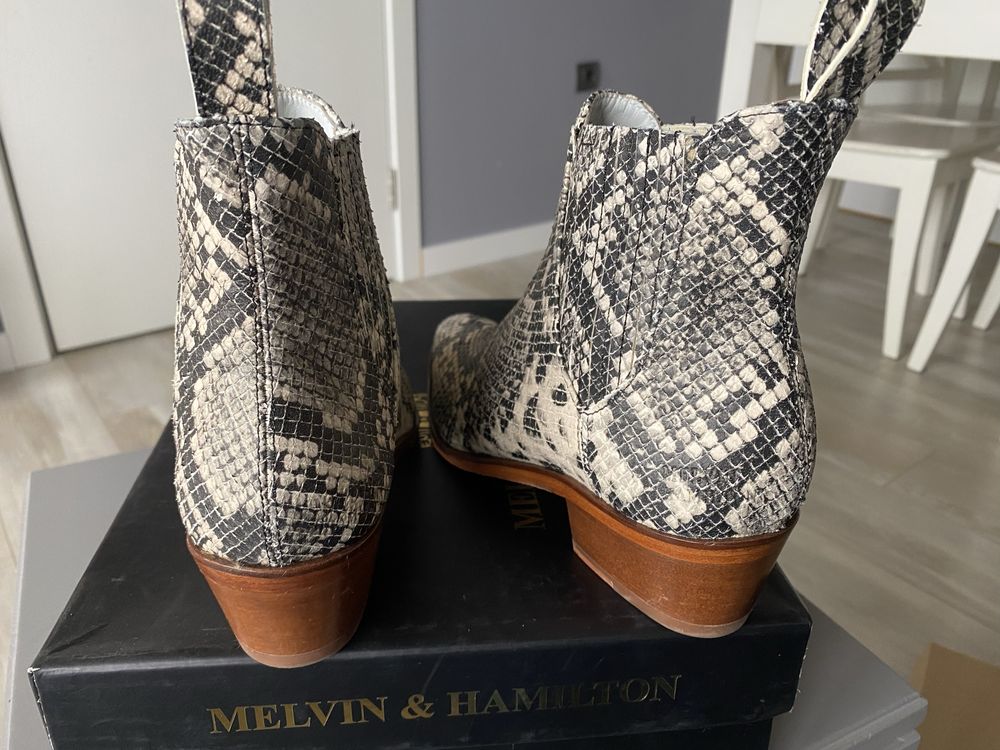 Melvin & Hamilton 38