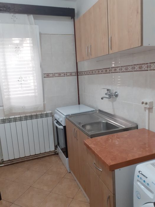 Închiriez apartament 2 camere etaj 1