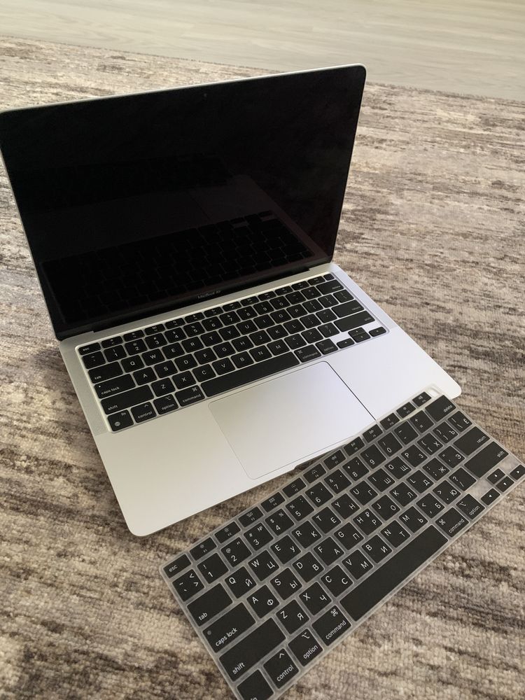 Продам  MacBook в идеальном состоянии, заряд 100%