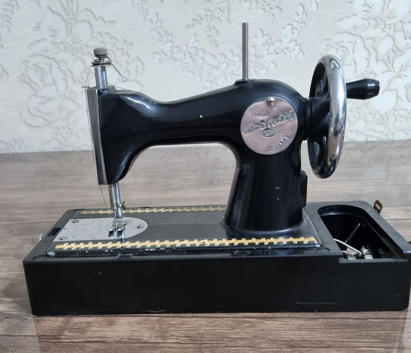 Детская швейная машина