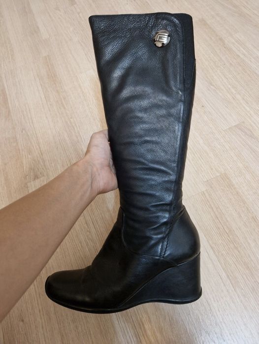 Продам зимние сапоги Fabiani