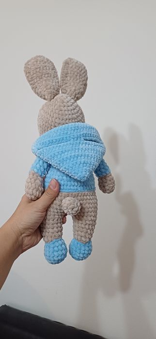 Ръчно плетена играчка