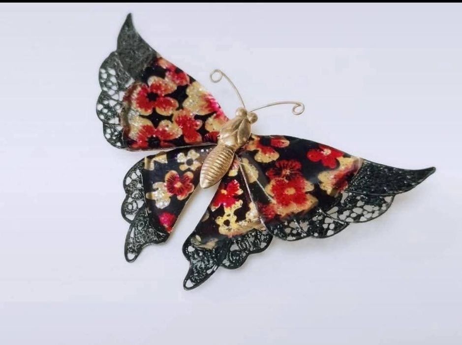 Brosa vintage fluture filigran cu email și flori roz