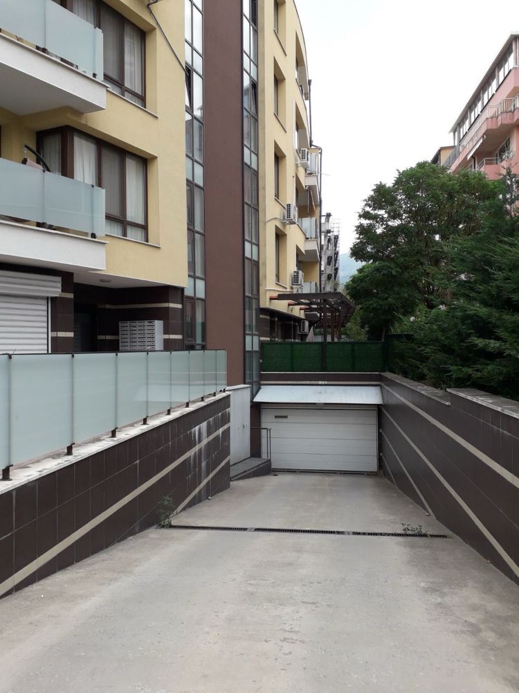 Гараж  под   наем.