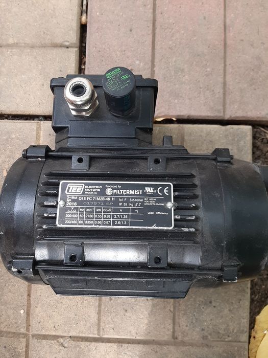 Vînd motor cu ventilator  vedeți urmatoare poză cu pretu din fabrică