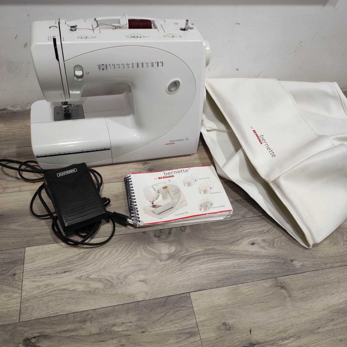 Mașina de cusut Bernette by Bernina Elvetia