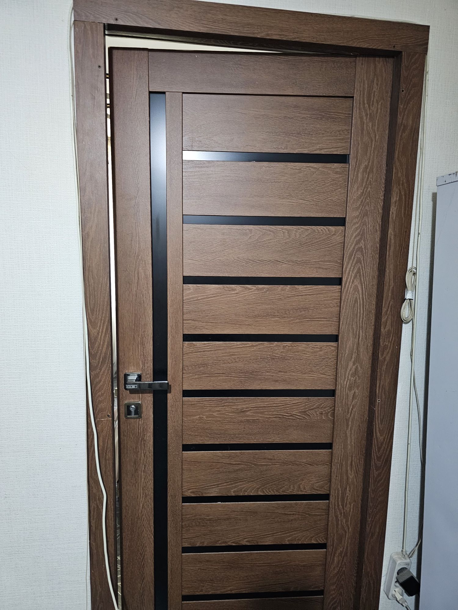 Продам дверь вместе с обналичкой