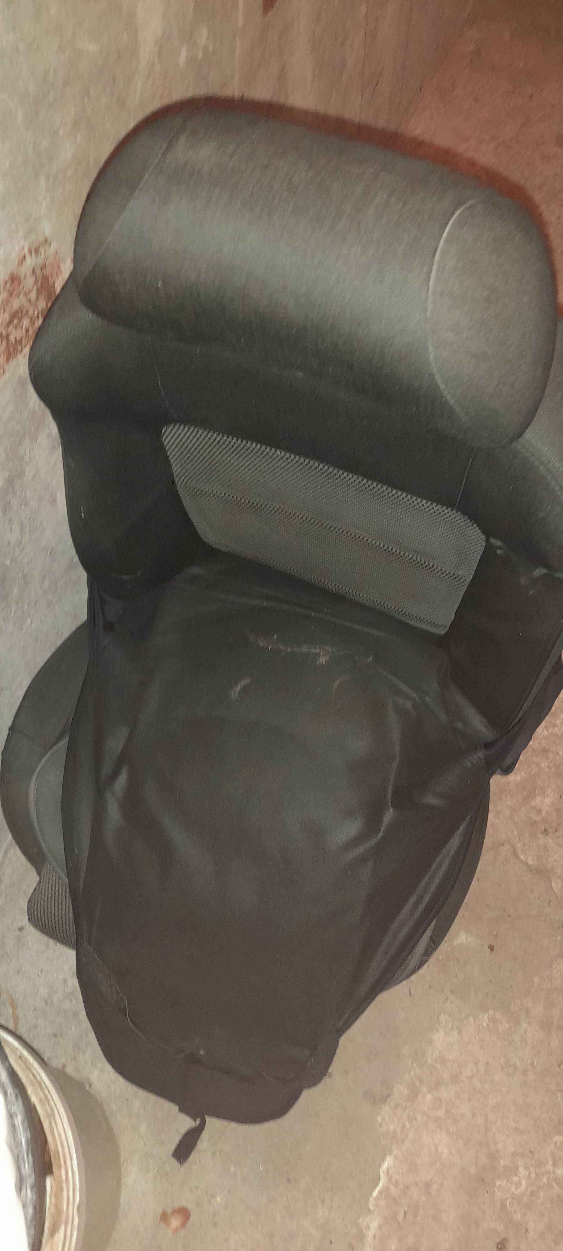 Продавам пасажерска седалка от SEAT LEON 2004 ГОДИНА !