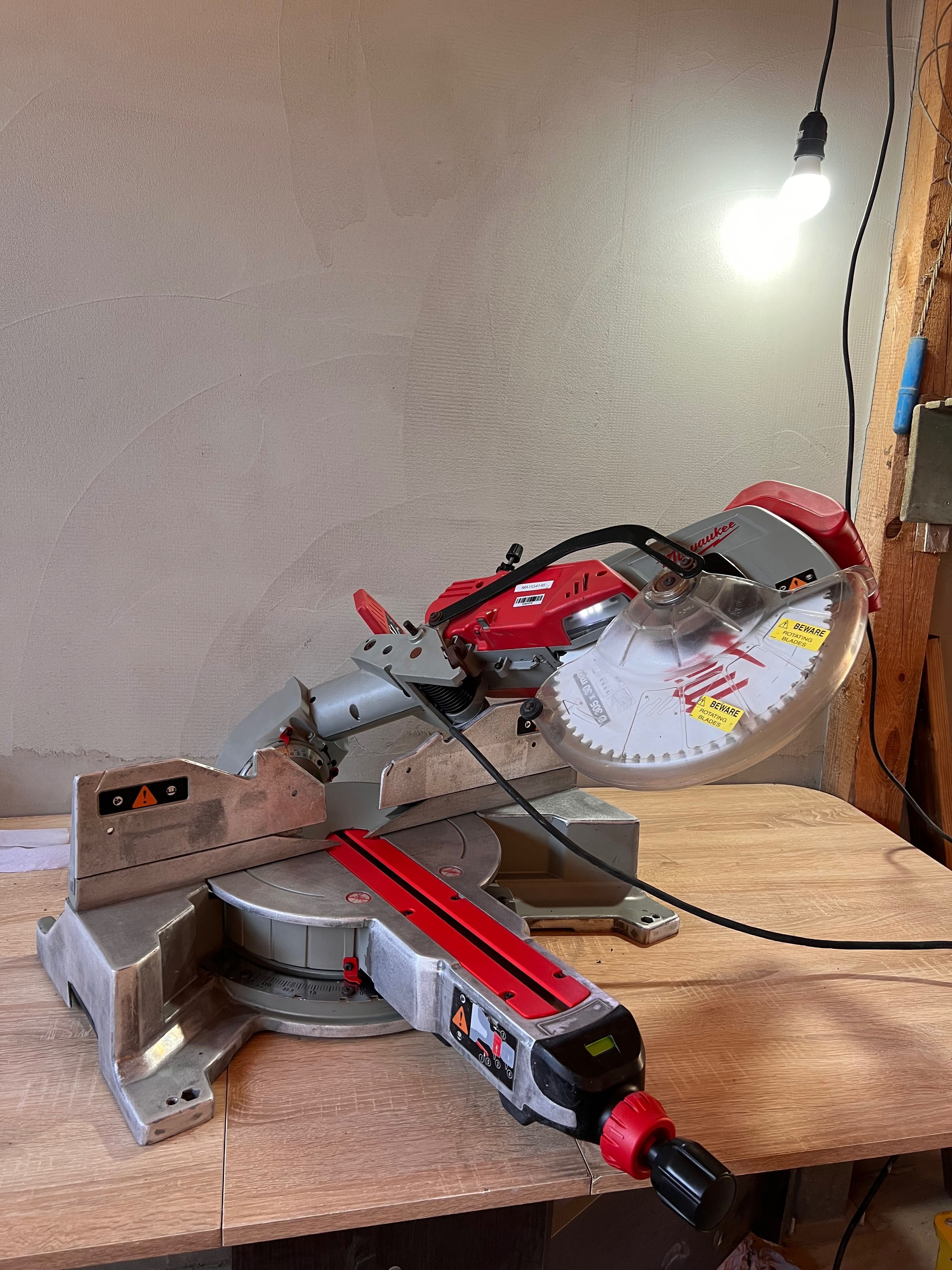 Milwaukee MS305DB Потапящ циркуляр с герунг