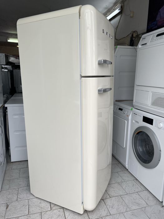 Хладилник Smeg цвят крем