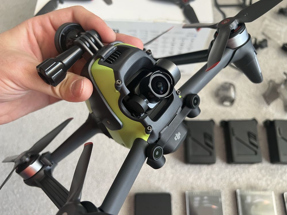 DJI FPV дрон + Fly More кит + комплект филтри + допълнителни аксесоари