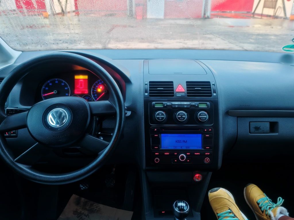 Dezmembrez vw touran 20 Fsi