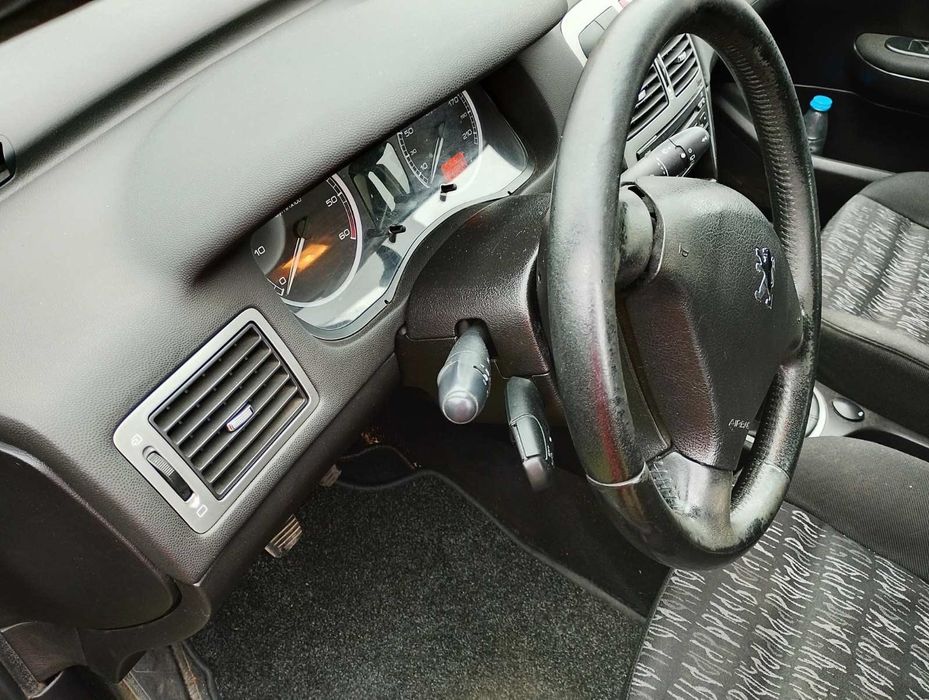 Продавам Пежо 307