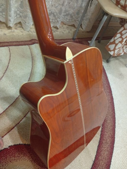 Гитара эстрадная