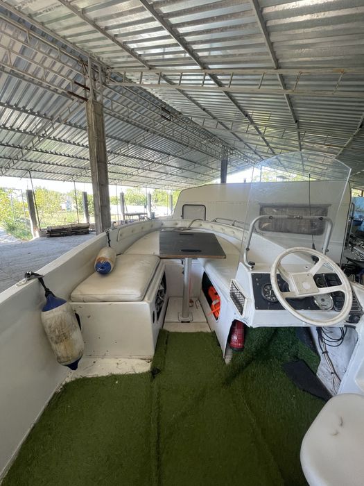 Vând barcă cu motor 50 cp