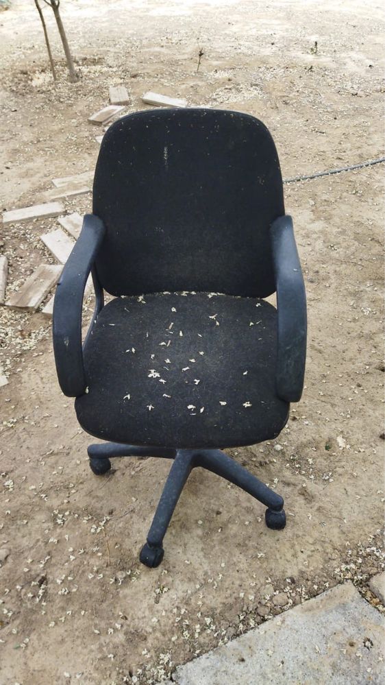 Офисное кресло черное