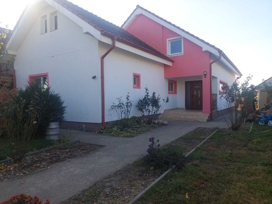 Casă cu 6 camere,teren de 550mp și teren 600 mp proiect și autorizație