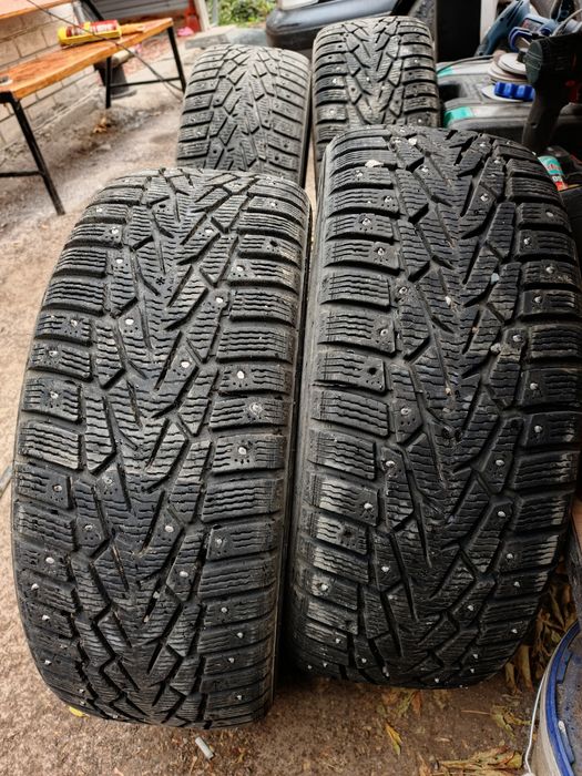 Зимние шины R-16 215/60 Nokian Nordman-7