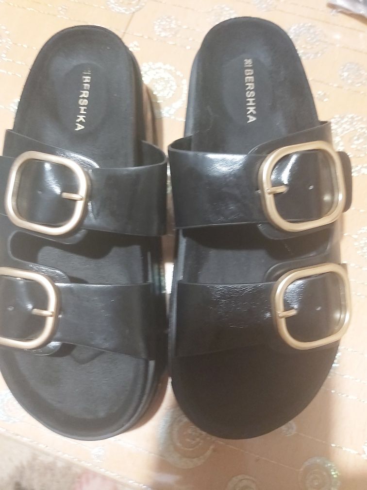Чехли на Bershka